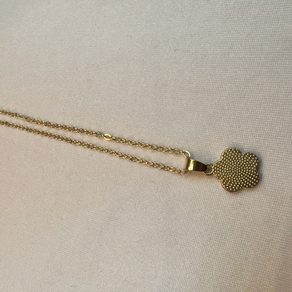 Flower necklace - Picture 3 of 3